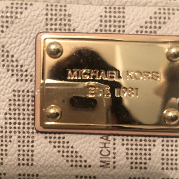 MICHAEL KORS Wristlet, pristine! - Picture 4 of 5